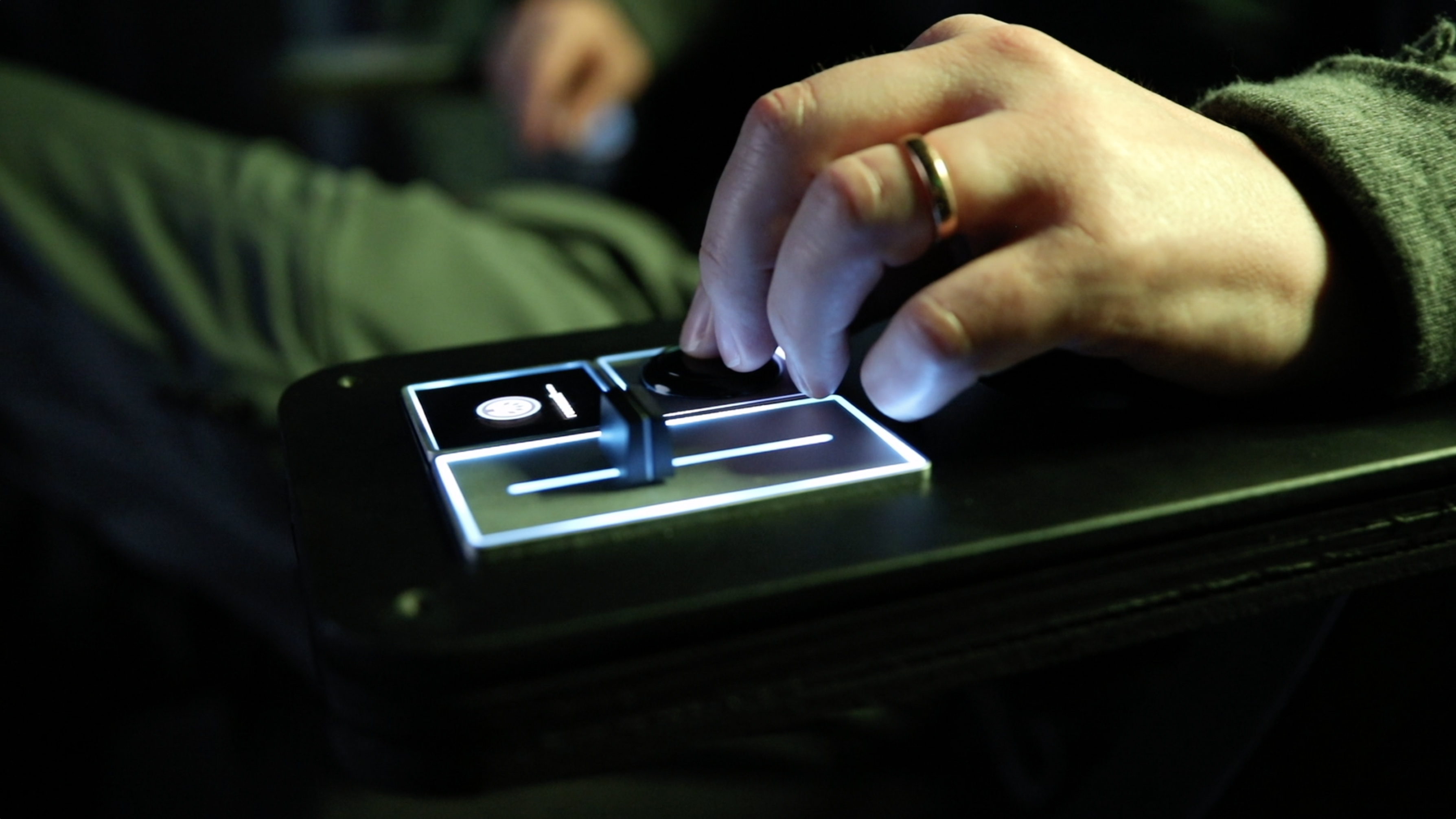 Interaction with the frequency offset button
